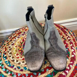 Dingo grey alligator  leather ankle boots
